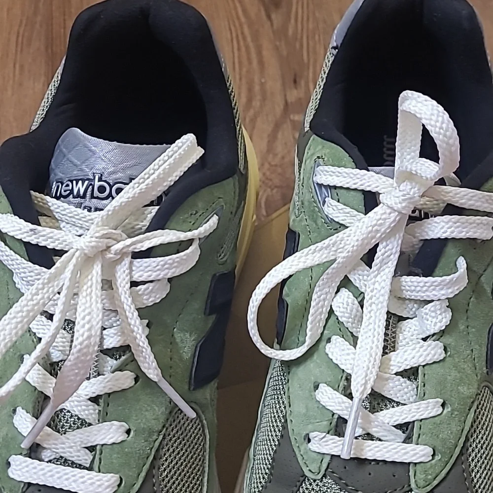 New Balance Men's Olive and‎ Black Sneakers